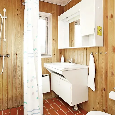 Three-bedroom Holiday In 36