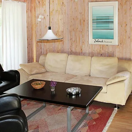 Three-bedroom Holiday In 36 *